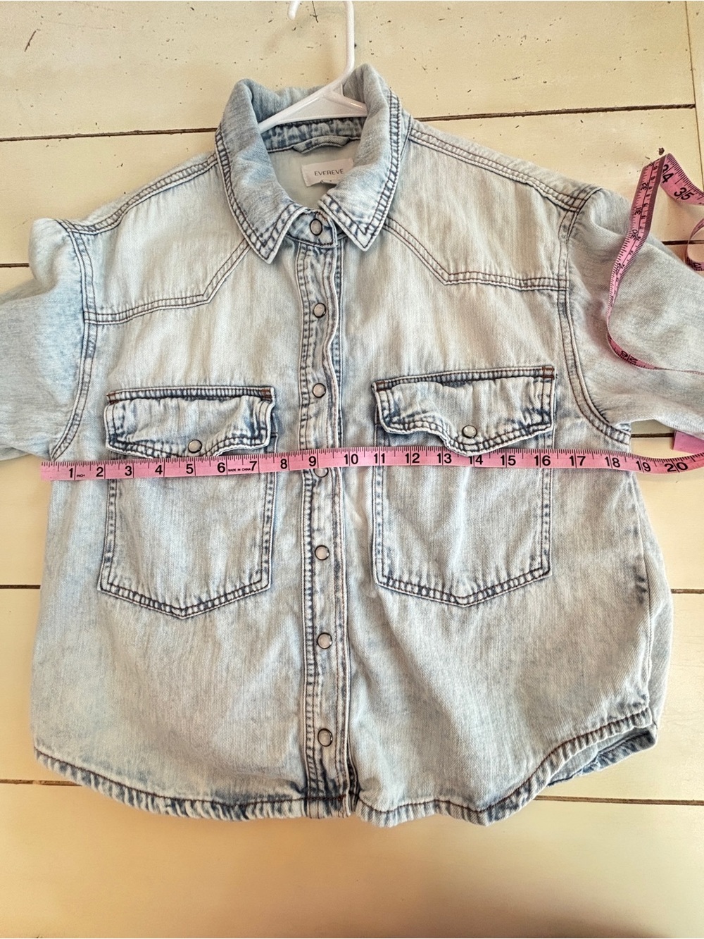 Evereve Light Wash Denim Top Women’s Size Small Linen Blend Western Cowgirl - Picture 3 of 6